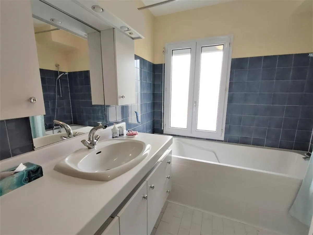 Bel Appartement 3* Au Centre De Perros-Guirec Avec Wifi, Balcon Et Parking - Fr-1-368-337 0*,